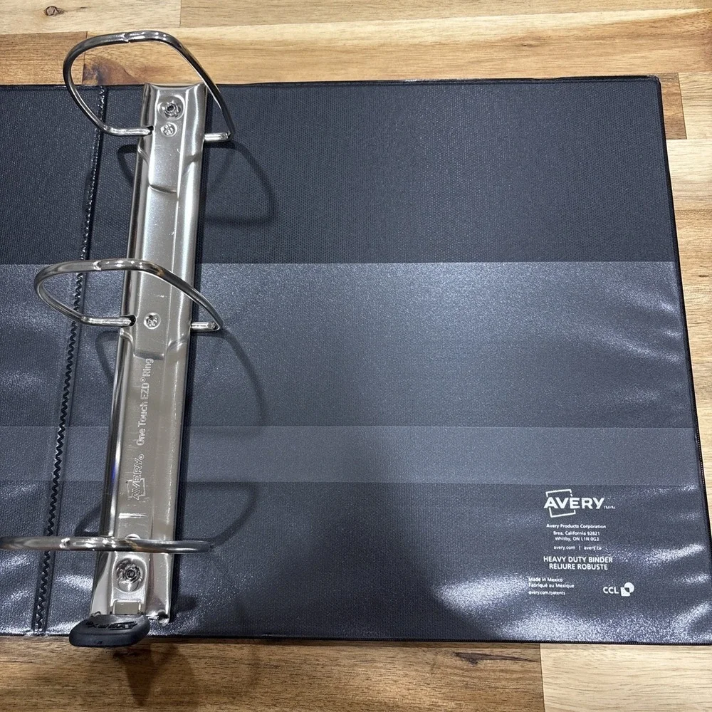 Avery 3 ring binder Locking One Touch EZD Rings 4